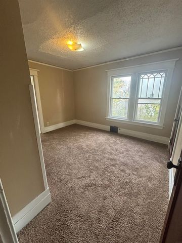 821 W Mullan Avenue, Waterloo, IA 50701