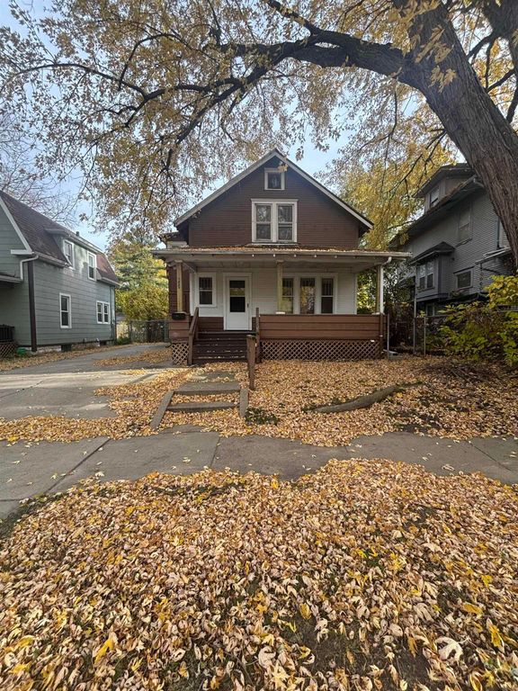 821 W Mullan Avenue, Waterloo, IA 50701