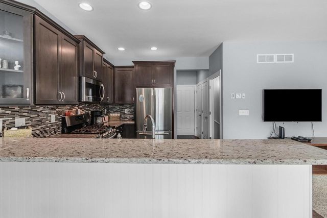 3001 Graydon AVENUE, East Troy, WI 53120