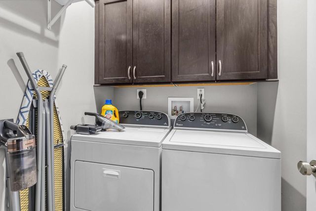 3001 Graydon AVENUE, East Troy, WI 53120