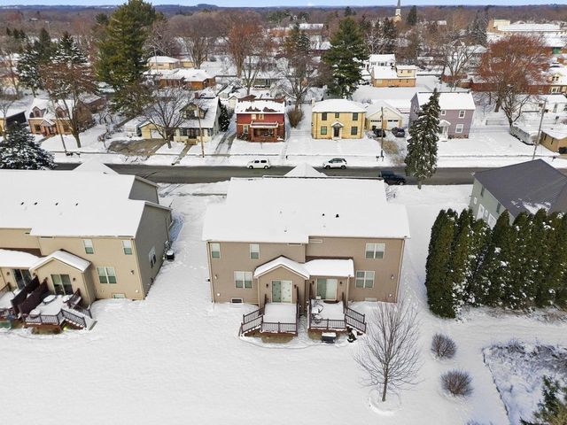 3001 Graydon AVENUE, East Troy, WI 53120