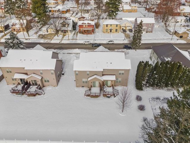 3001 Graydon AVENUE, East Troy, WI 53120