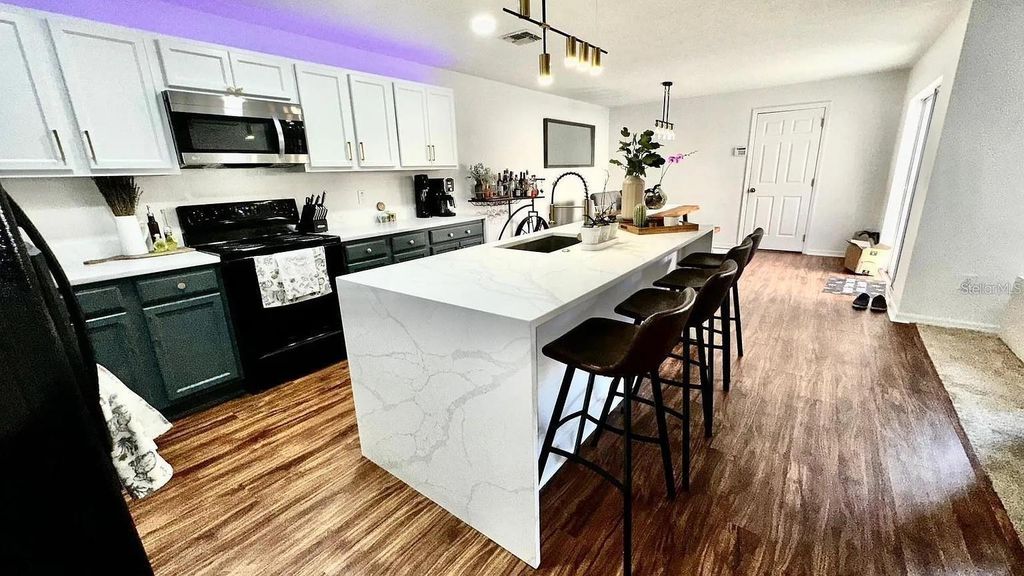 Image 5 of property listing at 12621 TANJA KING BOULEVARD, Orlando, FL 32828