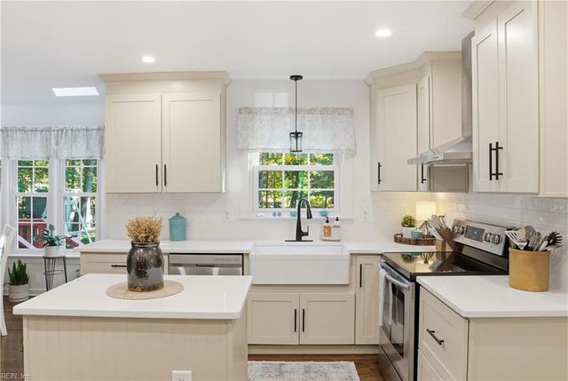 109 Spinnaker Run CT, Smithfield, VA 23430