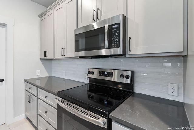 935 W Craig, San Antonio, TX 78201