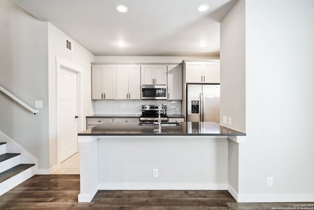 935 W Craig, San Antonio, TX 78201