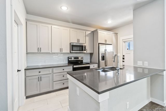 935 W Craig, San Antonio, TX 78201