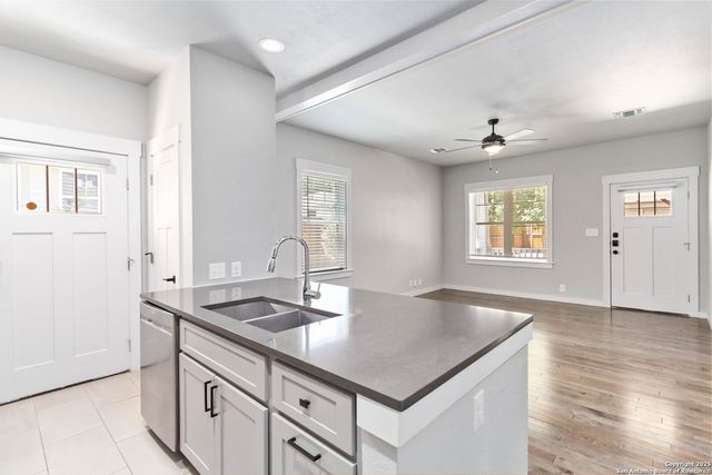 935 W Craig, San Antonio, TX 78201