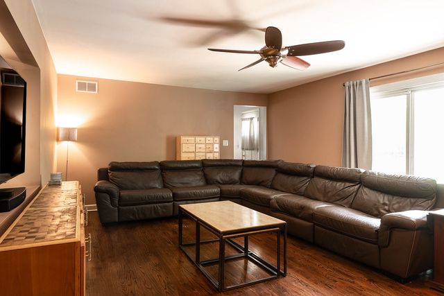 7810 Del Court, Darien, IL 60561