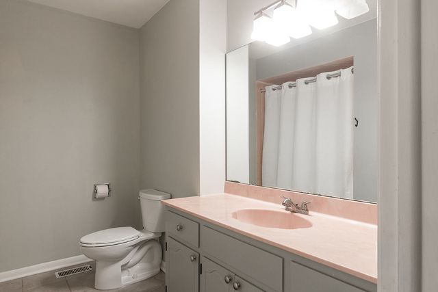 7810 Del Court, Darien, IL 60561