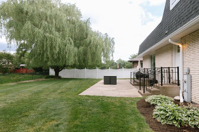 7810 Del Court, Darien, IL 60561