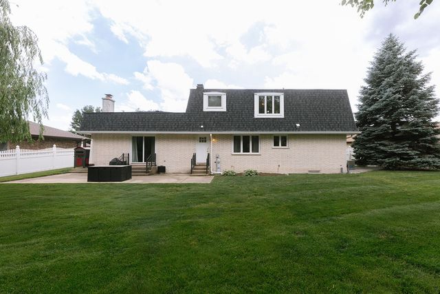7810 Del Court, Darien, IL 60561
