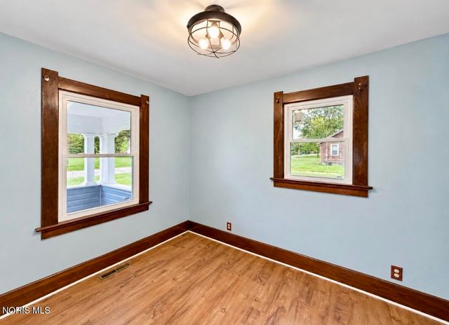 942 Cresceus Road, Oregon, OH 43616