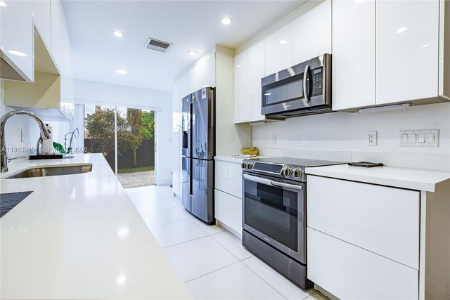 370 SE 2nd Avenue G3, Deerfield Beach, FL 33441
