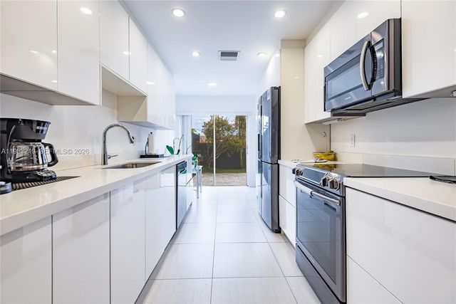 370 SE 2nd Avenue G3, Deerfield Beach, FL 33441