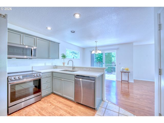 16828 Nw GREYHAWK Dr, Beaverton, OR 97006