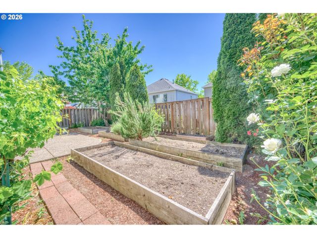 16828 Nw GREYHAWK Dr, Beaverton, OR 97006
