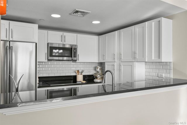 225 Stanley Avenue 303, Mamaroneck, NY 10543