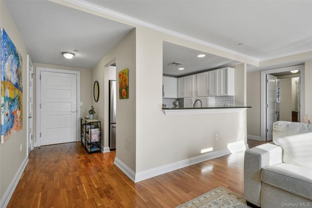 225 Stanley Avenue 303, Mamaroneck, NY 10543