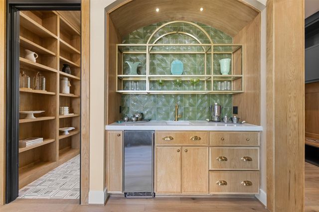 1030 Hackemack Rd, Round Top, TX 78954