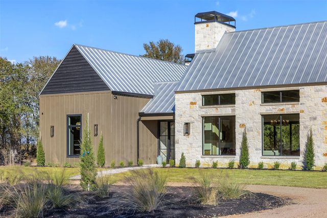 1030 Hackemack Rd, Round Top, TX 78954