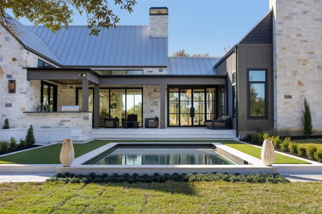 1030 Hackemack Rd, Round Top, TX 78954