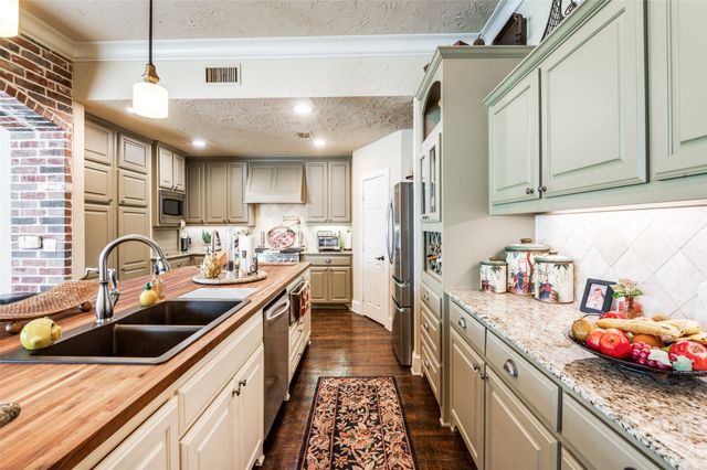 2590 King Arthur Boulevard, Lewisville, TX 75056