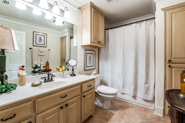 2590 King Arthur Boulevard, Lewisville, TX 75056