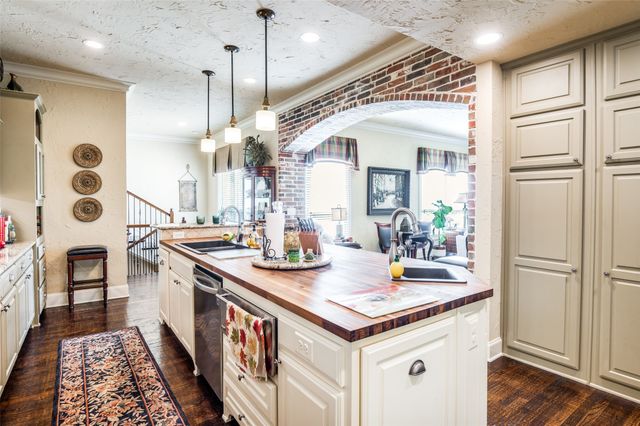 2590 King Arthur Boulevard, Lewisville, TX 75056