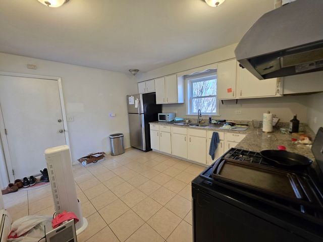 4022 N avers Avenue 2R, Chicago, IL 60618
