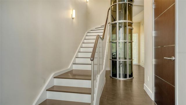 211 COSMOPOLITAN COURT 211, Sarasota, FL 34236