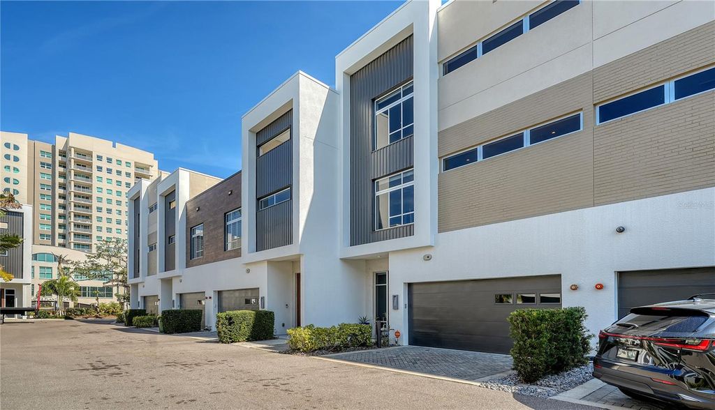 211 COSMOPOLITAN COURT 211, Sarasota, FL 34236