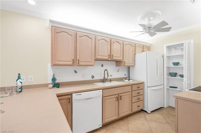 2100 Gulf Shore BLVD N # 206, Naples, FL 34102