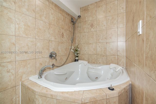 5225 Collins Ave 1114, Miami Beach, FL 33140