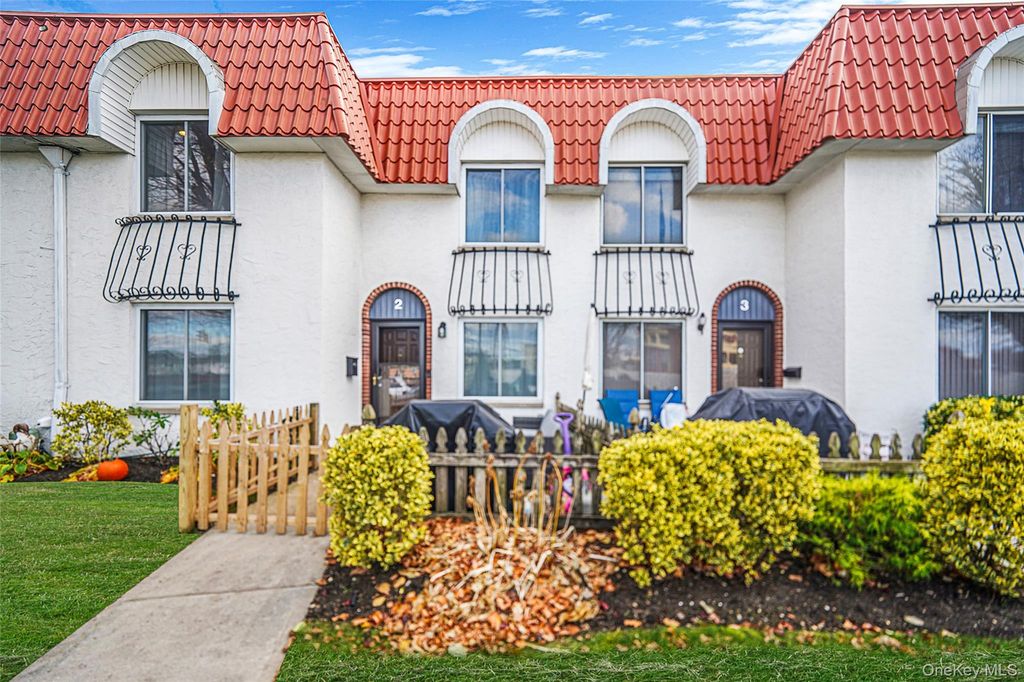 2 Alhambra Drive, Oceanside, NY 11572