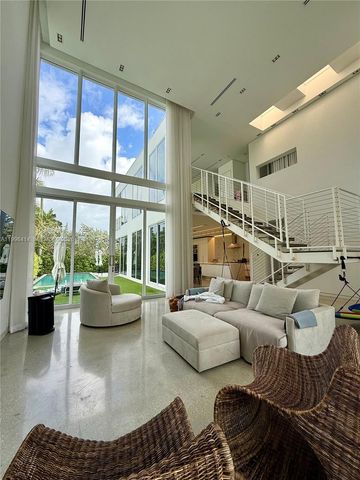 949 Tyler St, Hollywood, FL 33019