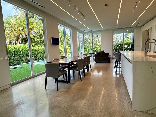 949 Tyler St, Hollywood, FL 33019