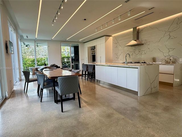 949 Tyler St, Hollywood, FL 33019