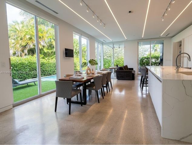 949 Tyler St, Hollywood, FL 33019