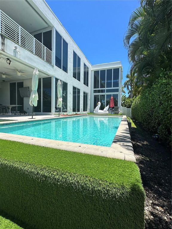 949 Tyler St, Hollywood, FL 33019