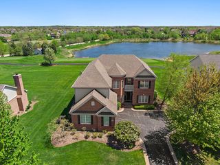 4 Tournament Drive S, Hawthorn Woods, IL 60047