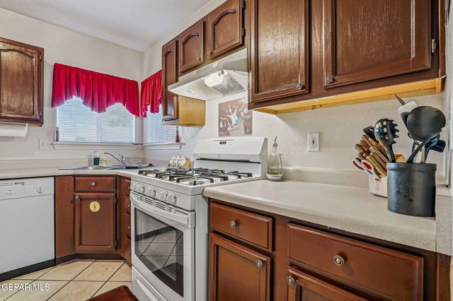 7425 PLAZA REDONDA Drive, El Paso, TX 79912