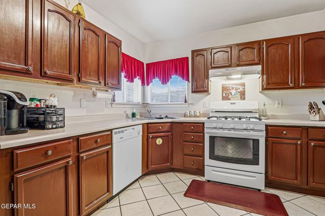 7425 PLAZA REDONDA Drive, El Paso, TX 79912