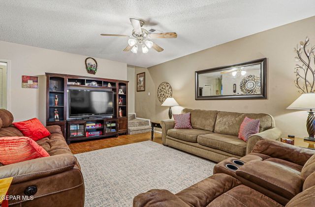 7425 PLAZA REDONDA Drive, El Paso, TX 79912
