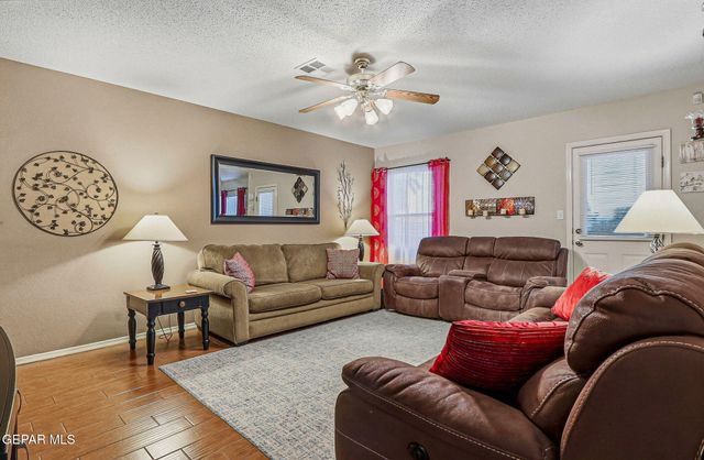 7425 PLAZA REDONDA Drive, El Paso, TX 79912