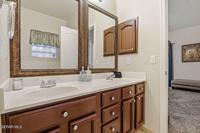 7425 PLAZA REDONDA Drive, El Paso, TX 79912