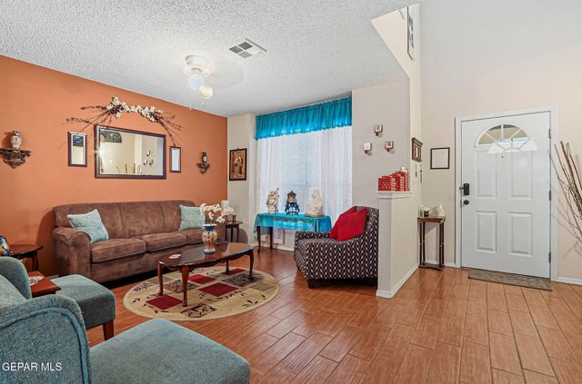 7425 PLAZA REDONDA Drive, El Paso, TX 79912