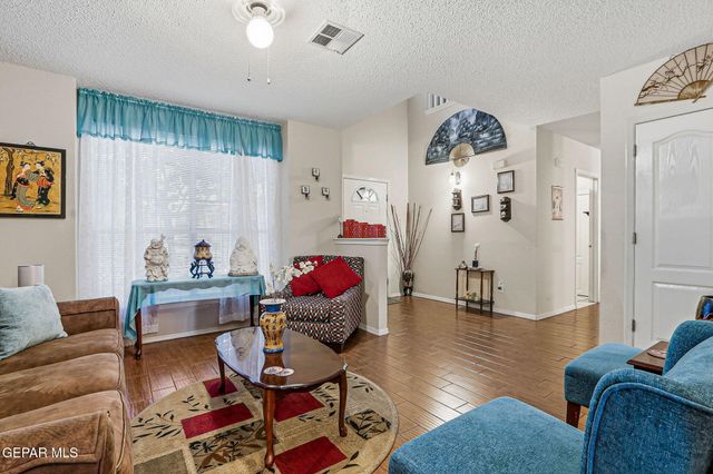 7425 PLAZA REDONDA Drive, El Paso, TX 79912