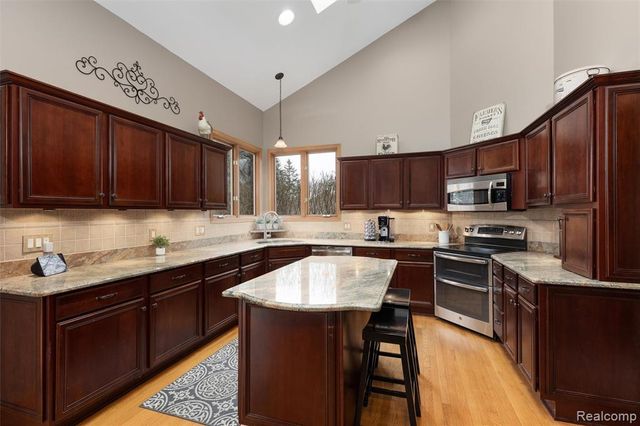 3731 Lake Forest Drive, Sterling Heights, MI 48314