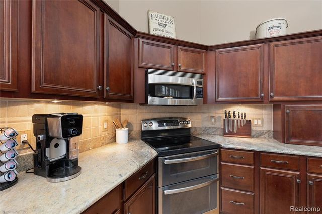 3731 Lake Forest Drive, Sterling Heights, MI 48314